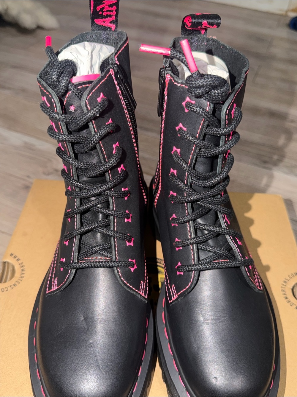 Dr. Martens Jadon II Neon Star Platform Boots Women’s 8 (PRICE IS FIRM) - Picture 7 of 9